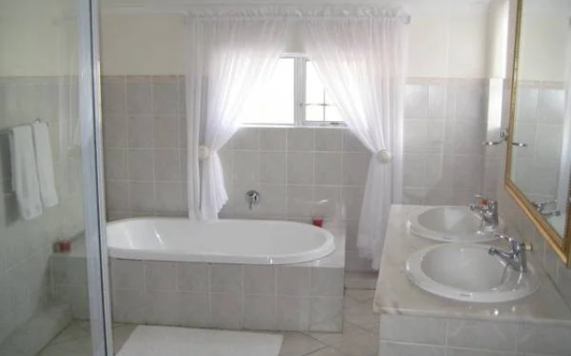 One Toman Guest House