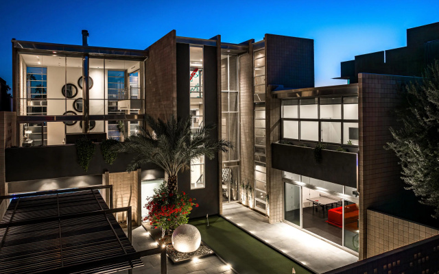 Old Town Scottsdale Iconic Modern Mansion