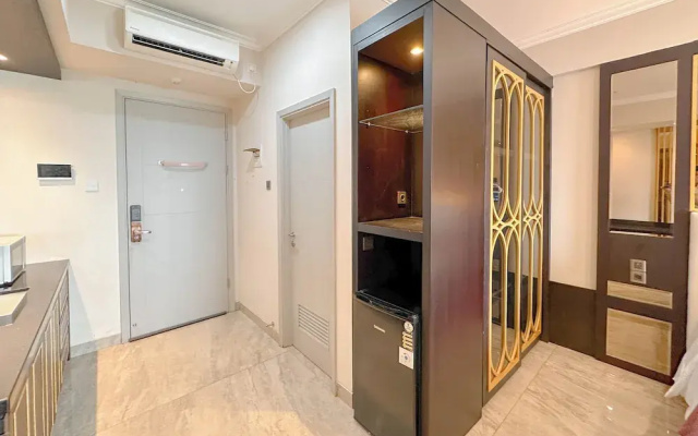 Lavish And Comfy Look Studio At Grand Sungkono Lagoon Apartment