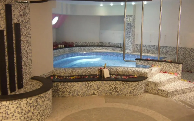 Tus' Hotel
