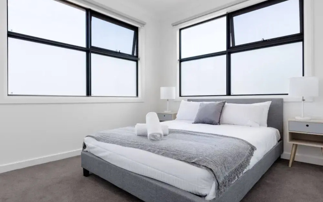 WoW Factor!luxe 4BR Townhouse@glen Waverley
