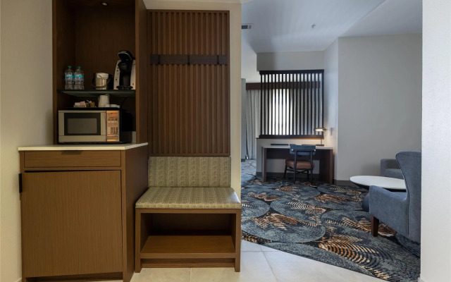 DoubleTree by Hilton Hotel Savannah Airport