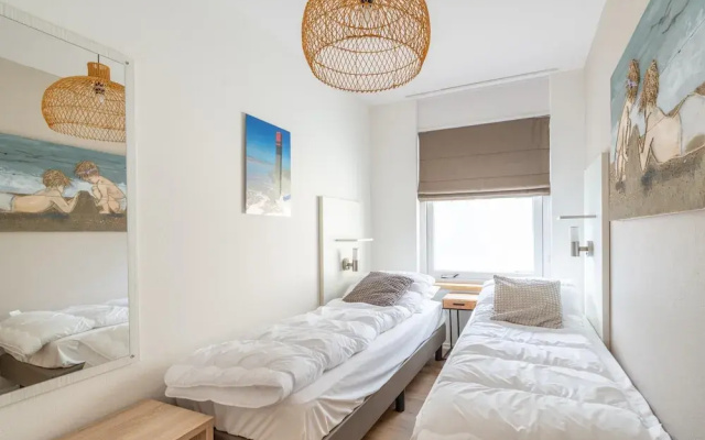 4-person Apartment With Island View