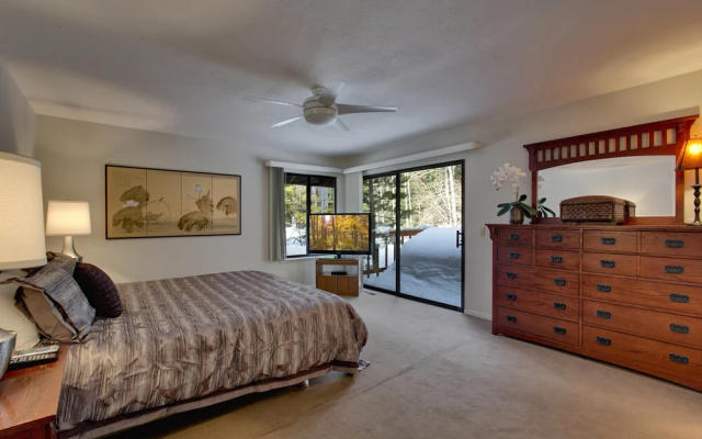 Spacious Riverfront - 3 Br Home