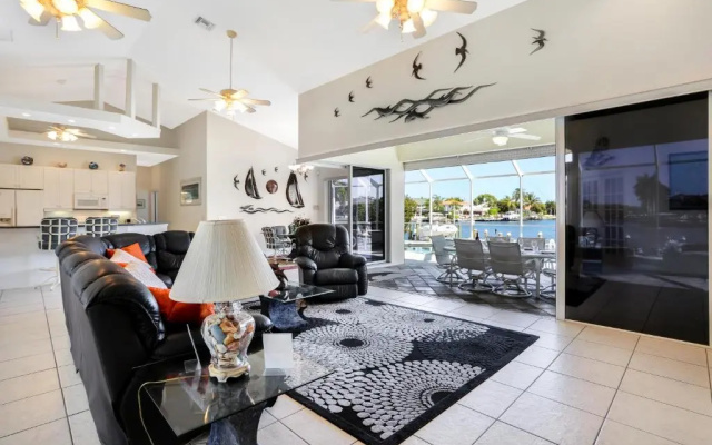 Villa Dolphin
