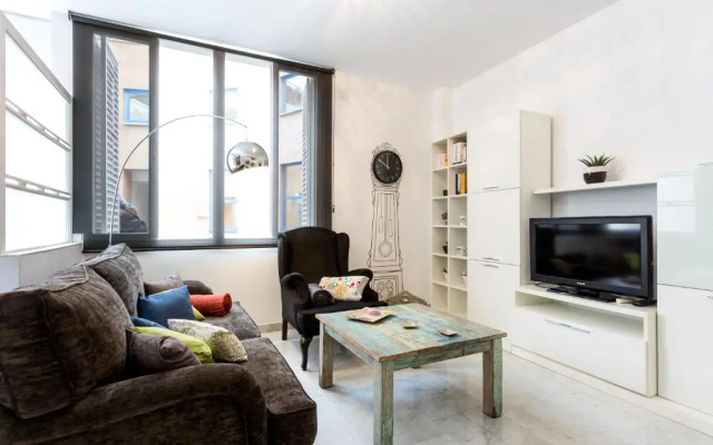 LR2 Private Terrace & Parking Right in the city Center