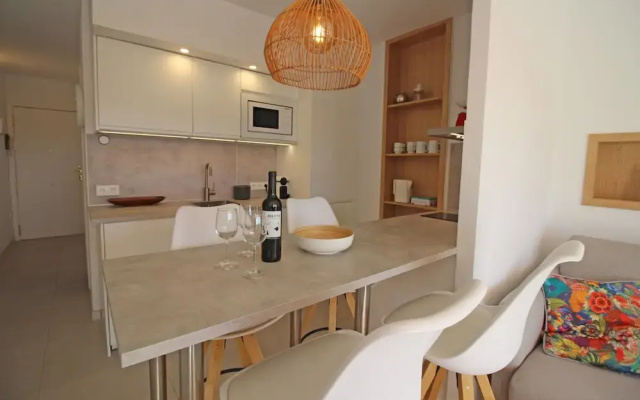 Modern Apartment With River Views