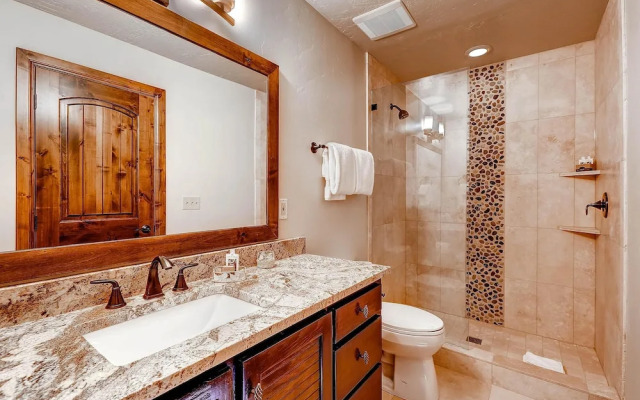 Queen Esther 2425 by Park City Lodging