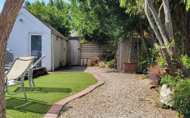 4 Guests - Pet Friendly - 13 min to the Beach