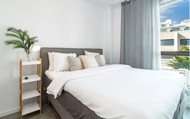 Lm11.1a- Modern Flat, Amazing Views