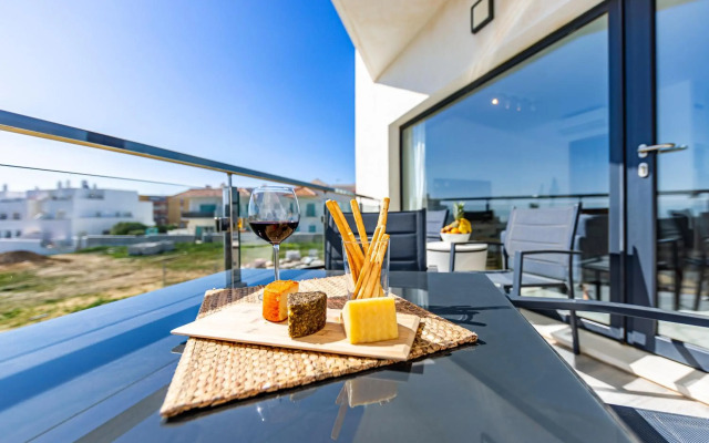 Vistas al Estrecho y Piscina - SimplyTarifa