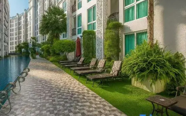 Olympia apartment in downtown Pattaya, ring community swimming pool