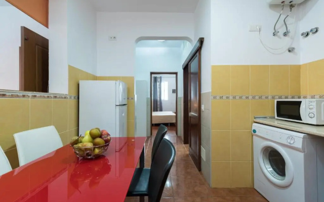 Private Solarium - 2BR House Near the Airport