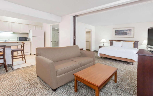 Hawthorn Suites Dallas Love Field