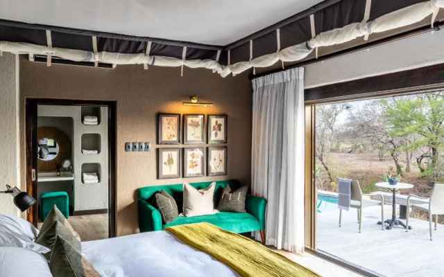 Thornybush Simbambili Lodge