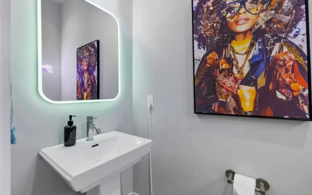 City Heights - Broadway Designer Condo