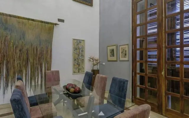 Luxury Large Apartment With Colonial Balcony