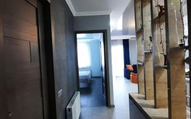 Apartment 32
