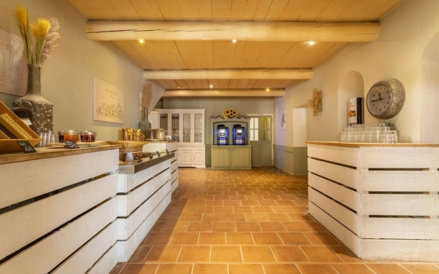 Holiday Stay With Sleeping Alcove