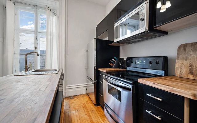 Rustic Modern Loft 5 Minutes to Old Port Montreal