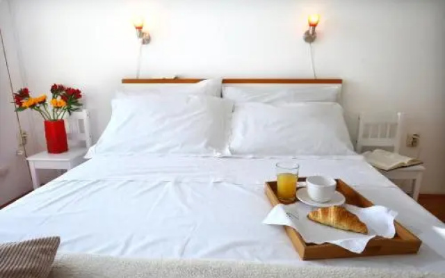 Split on the beach, 2 floors & wide terrace