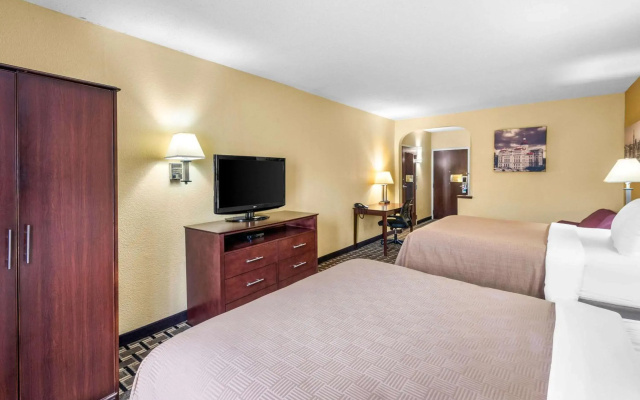 Clarion Inn & Suites Indianapolis Northwest