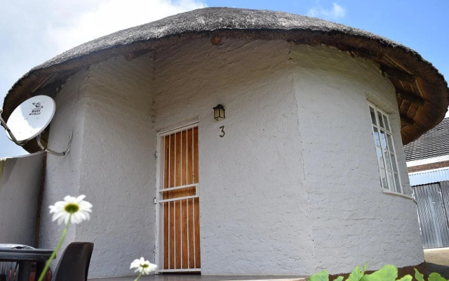 Sheri's Lodge & Backpackers