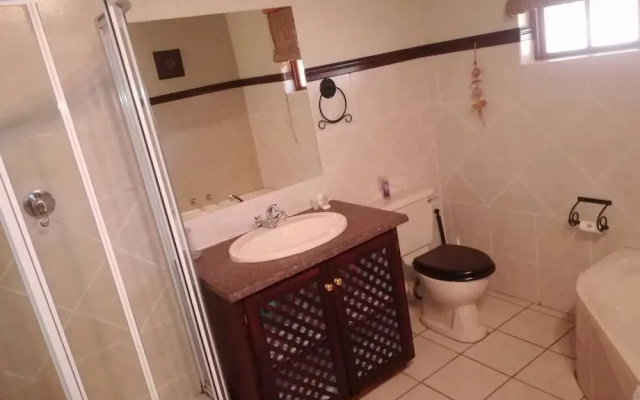 Khaya Africa Guesthouse and Spa