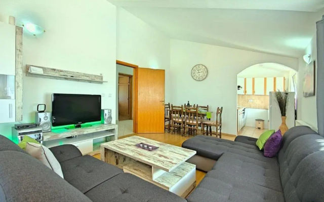 HOUSE Nevenka