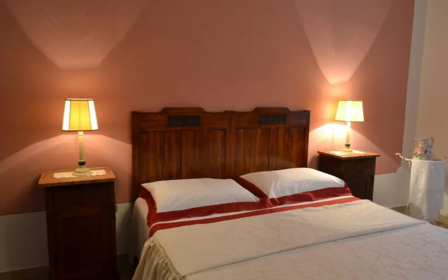 Villa in the Tuscan Hills: Relax in a Magnificent Landscape