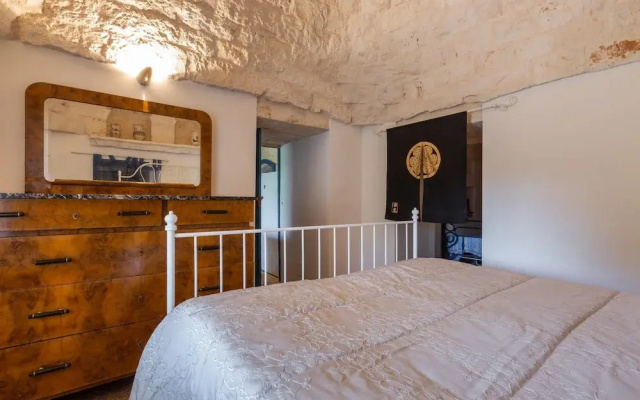 2496 Trullo Chiaro di Luna by Perle di Puglia
