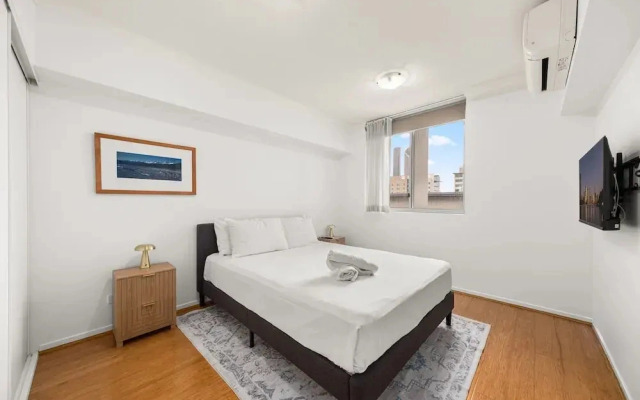 South Brisbane 2BR Apt With Gym & Sauna Access