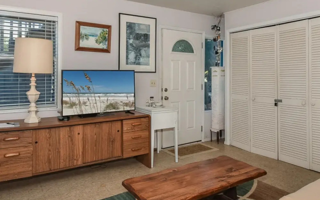 The Artist Beach House Beachfront 6298s
