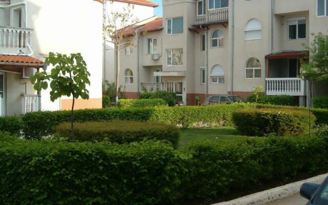 Апартаменты Adita Apartments In Bravo 1 Complex Солнечный берег вид на фасад