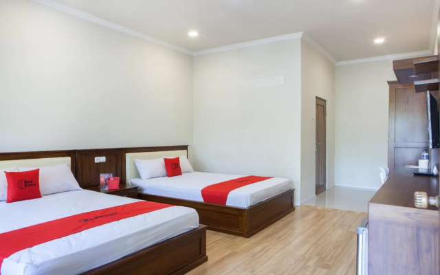 RedDoorz Plus near Mall Roxy Banyuwangi