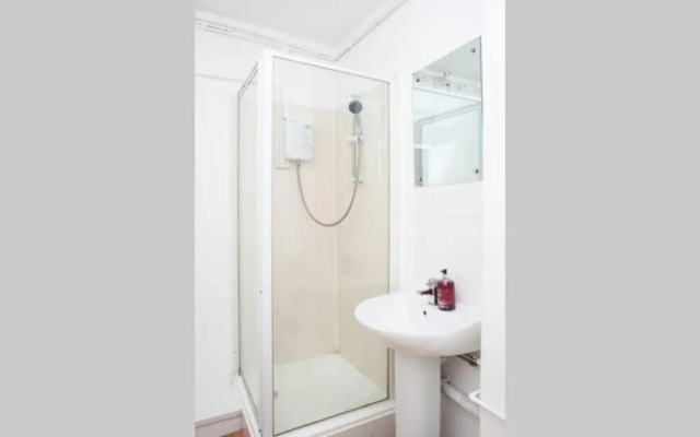 Brynglas Newport flat sleeps 8 - Mycityhaven
