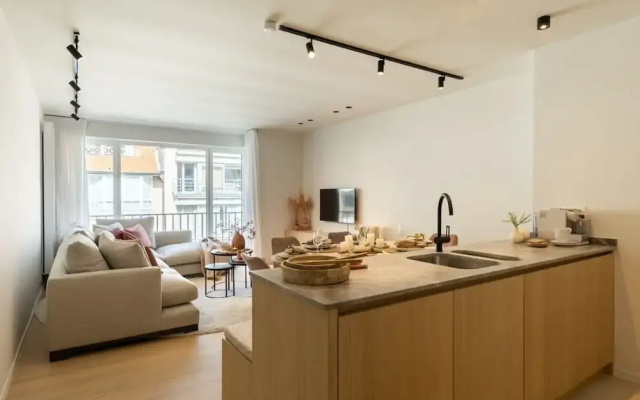 Stunning Apartment on top Location With Parking