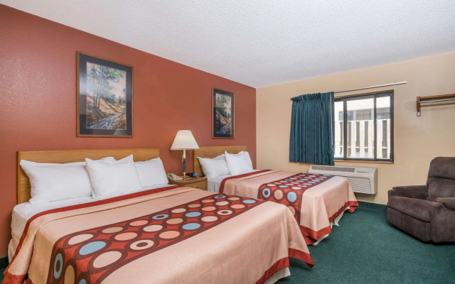 Super 8 by Wyndham Baxter/Brainerd Area