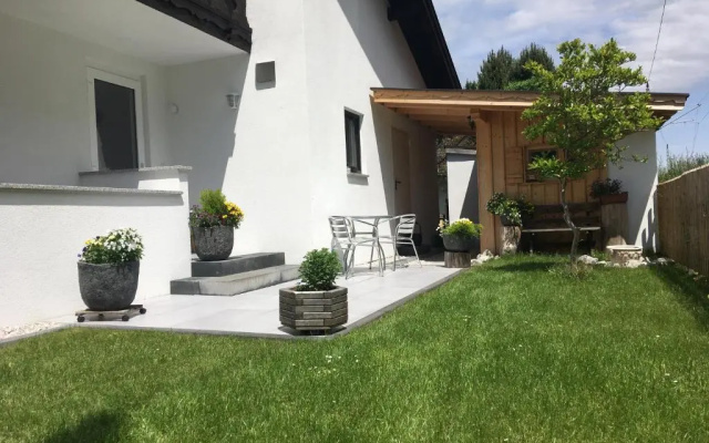 Exklusiv - neu renoviertes Apartment mit Terrasse