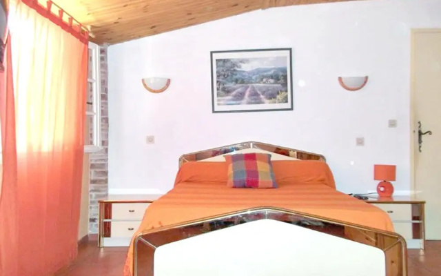House With 6 Bedrooms in Vaison-la-romaine, With Wonderful Mountain Vi