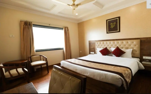 Wingston A Treehouse Hotel Mathura