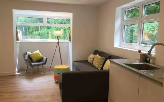 Bright and spacious annex near Lymington with private garden