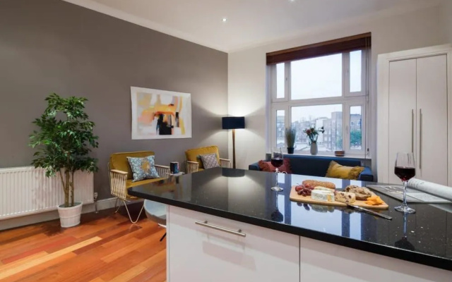 The Kensington Palace Retreat - Modern 2BDR Flat
