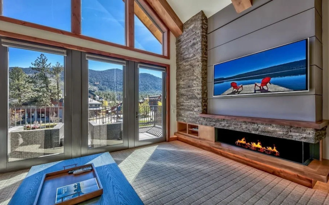 Luxury 2br Steps From Heavenly Village & Gondola 2 Bedroom Condo by RedAwning