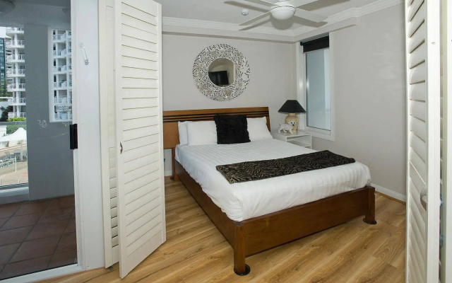 Broadbeach Holiday Apartments, Store 19