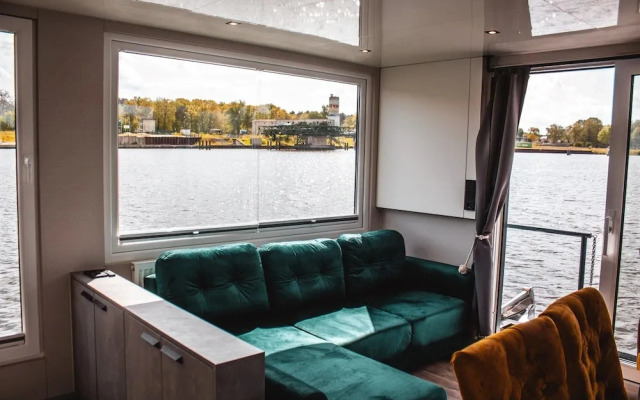 Schwimmendes Ferienhaus in Berlin