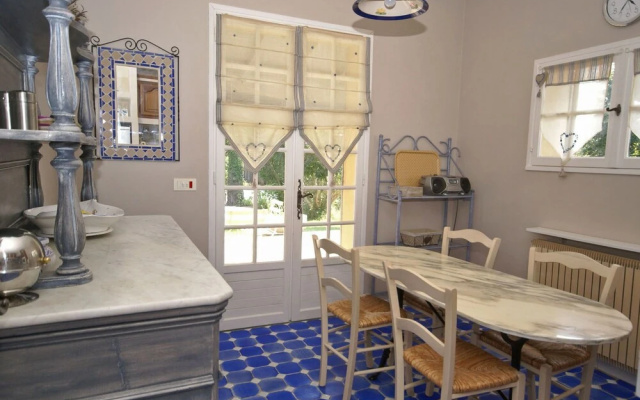 Comfy Holiday Home in Provence With Swimming Pool