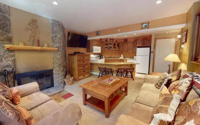 Laurelwood Condominiums Studio Deluxe Unit 401