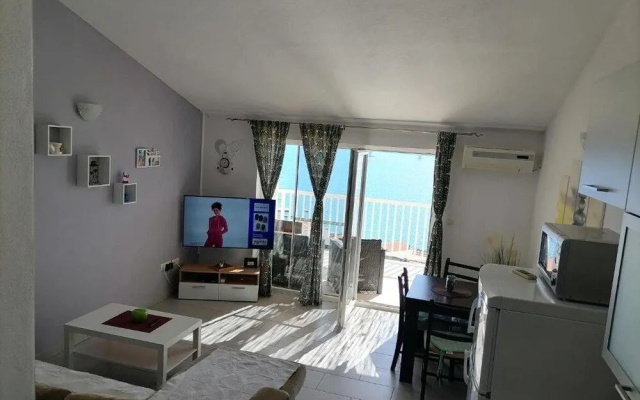 Apartment Sutalo with Hot Tub