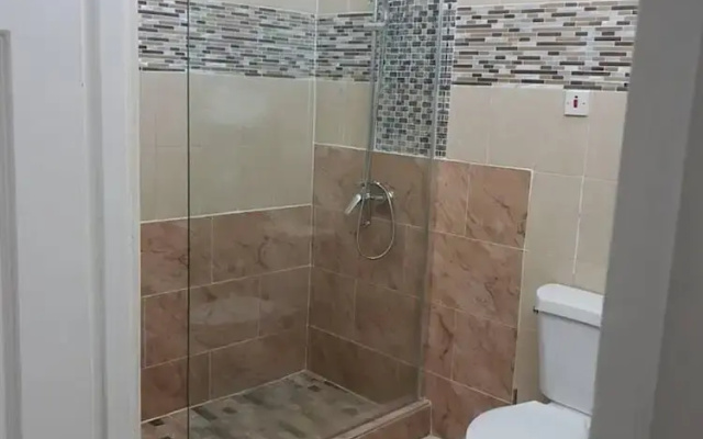 Apartment Sleeps 4 With En-suite Bathrooms